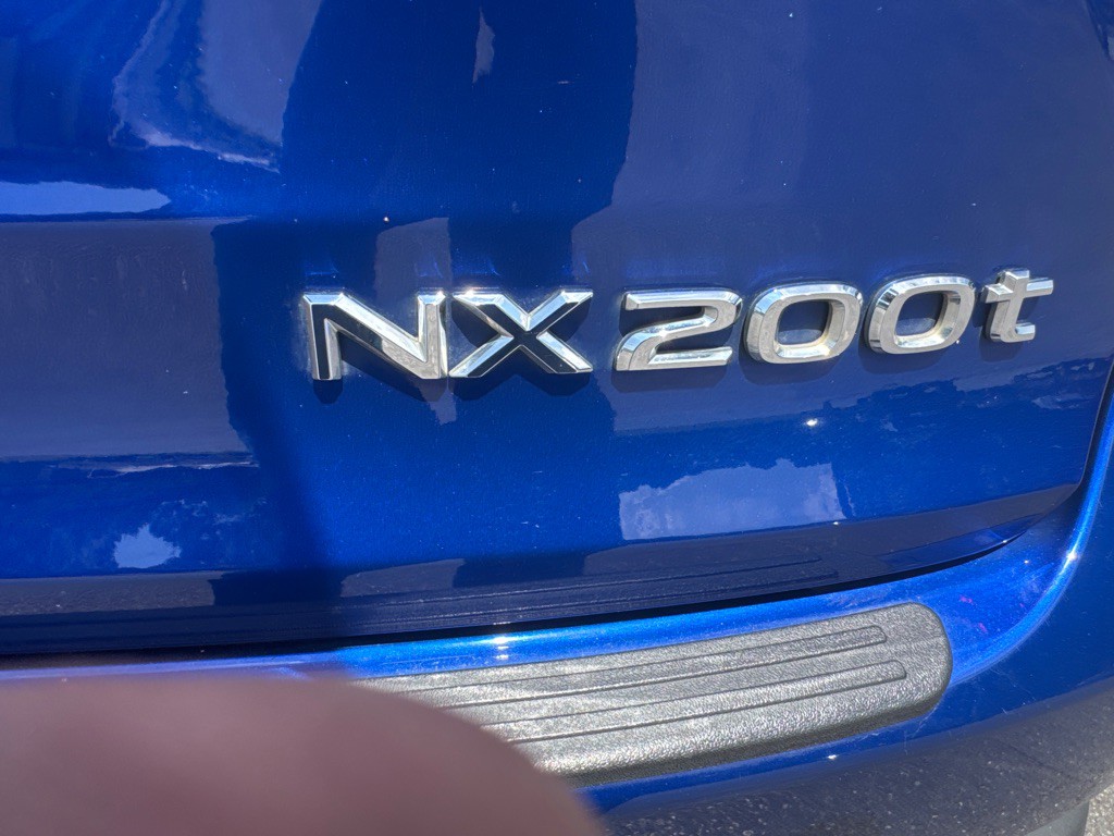 2017 Lexus NX Image 38