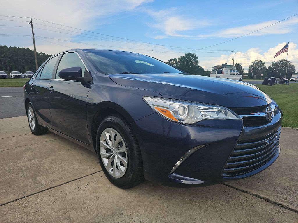 2015 Toyota Camry Image 2