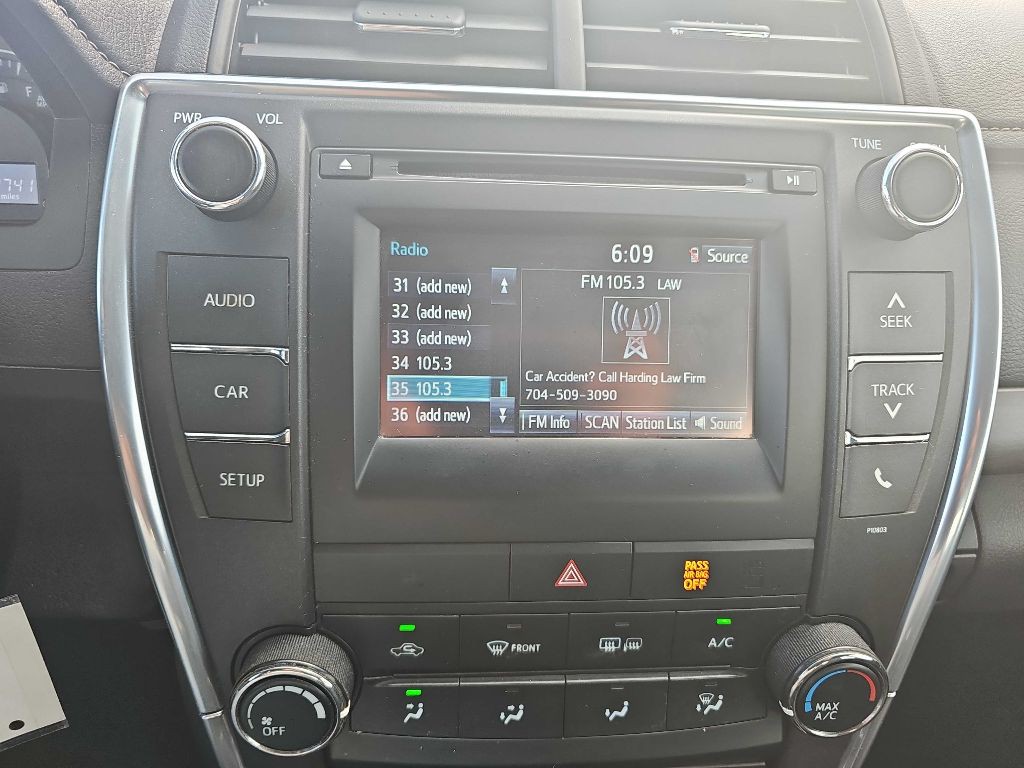 2015 Toyota Camry Image 16