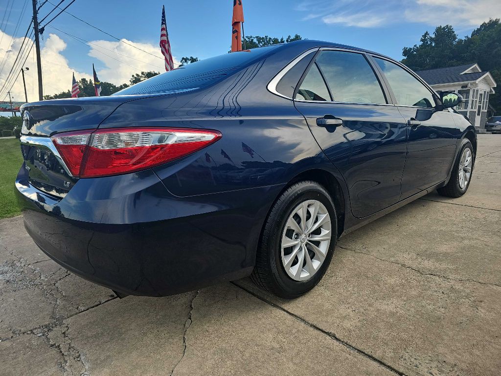 2015 Toyota Camry Image 17