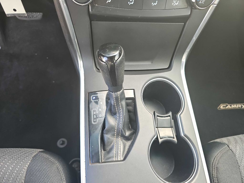 2015 Toyota Camry Image 18