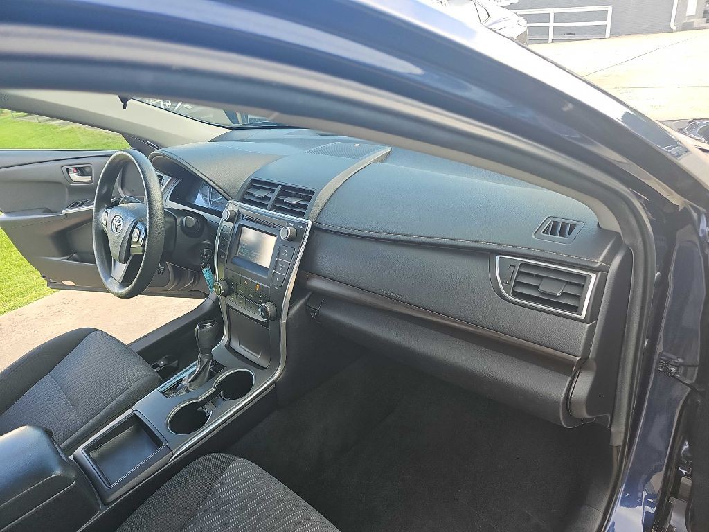 2015 Toyota Camry Image 23