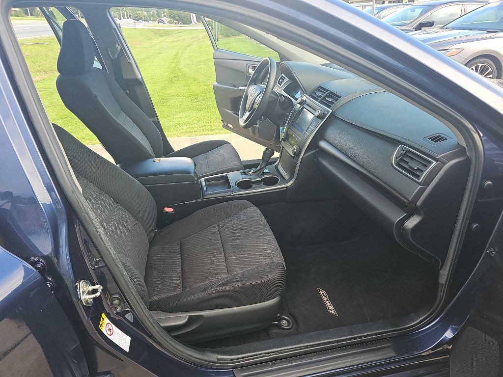 2015 Toyota Camry Image 25