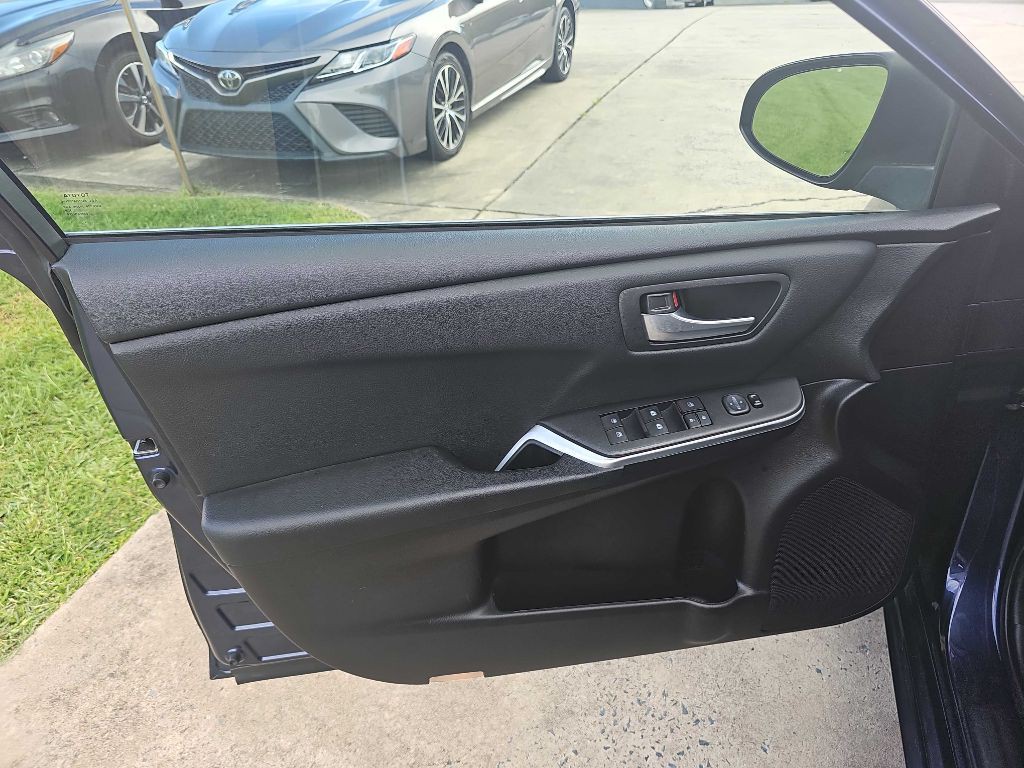 2015 Toyota Camry Image 26