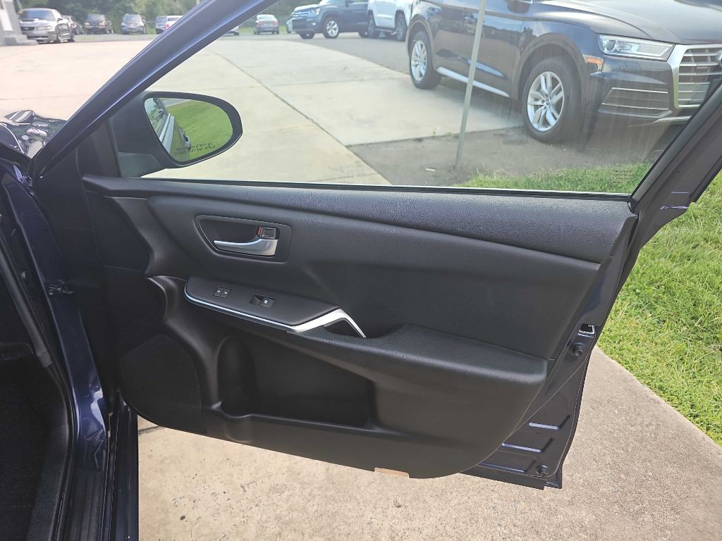 2015 Toyota Camry Image 29
