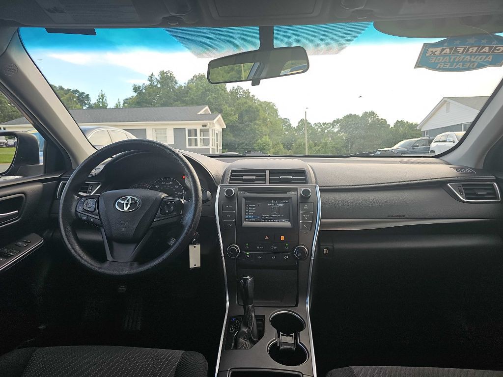 2015 Toyota Camry Image 32
