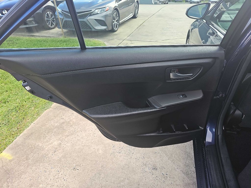2015 Toyota Camry Image 33