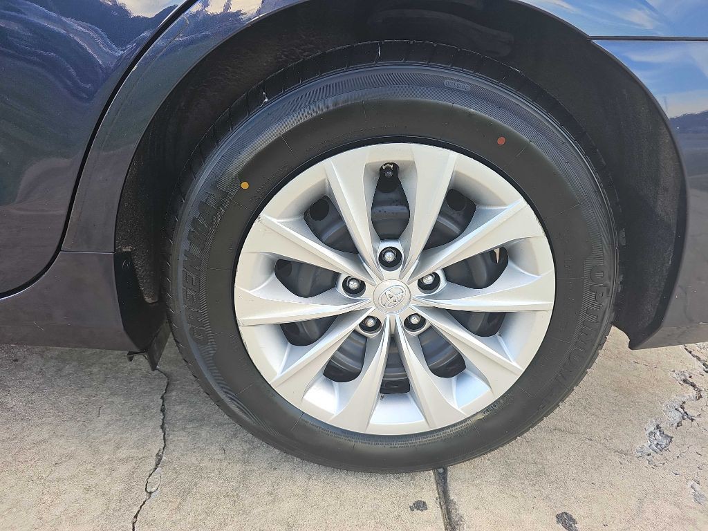 2015 Toyota Camry Image 37