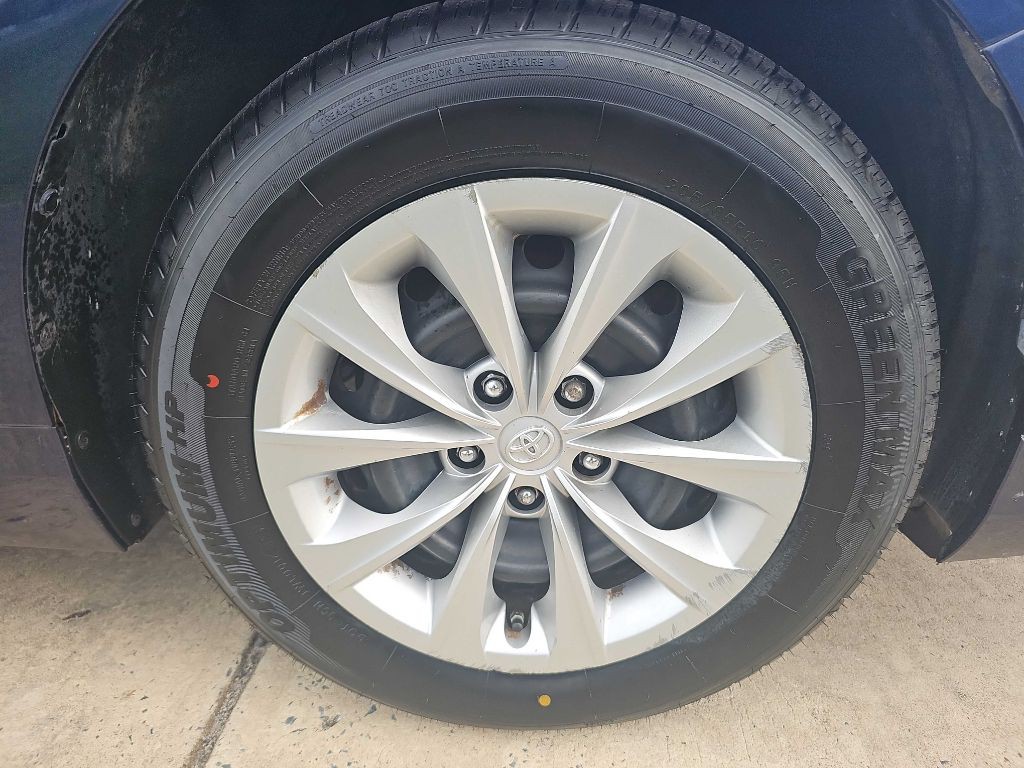 2015 Toyota Camry Image 38