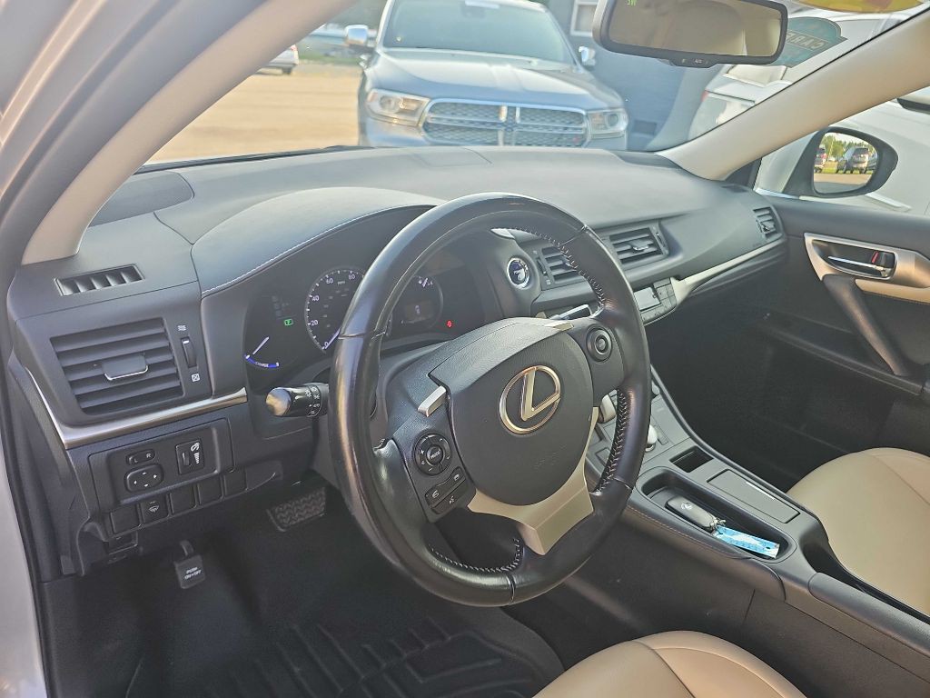 2016 Lexus CT Image 18