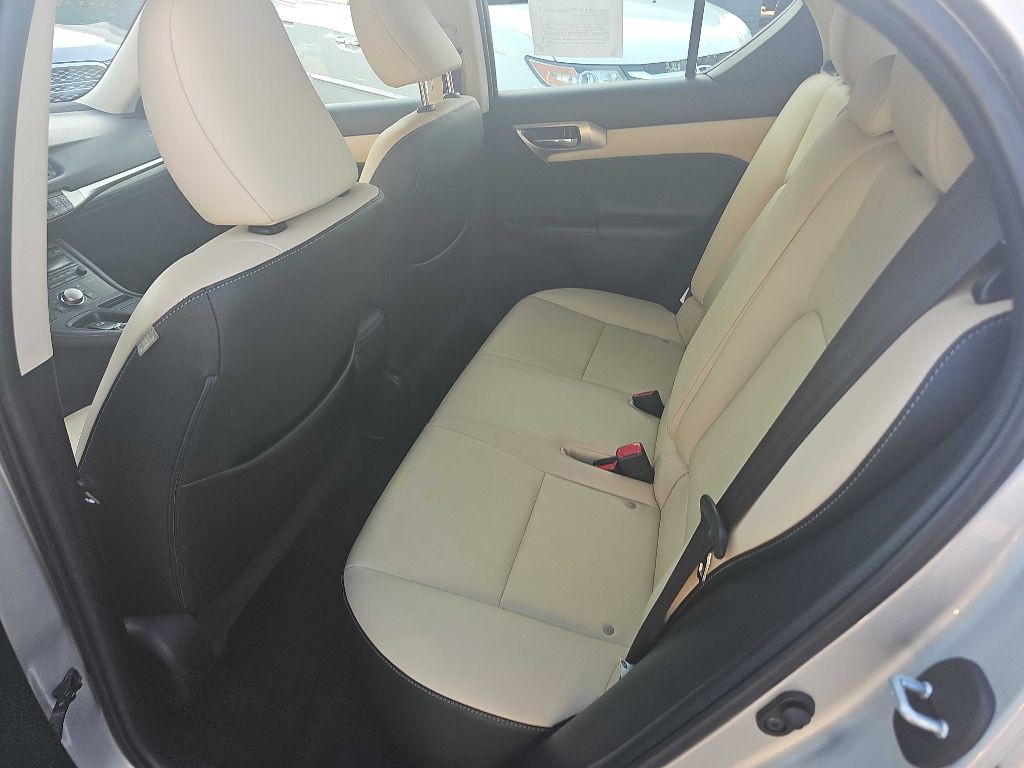 2016 Lexus CT Image 24