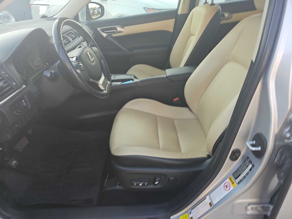 2016 Lexus CT Image 25