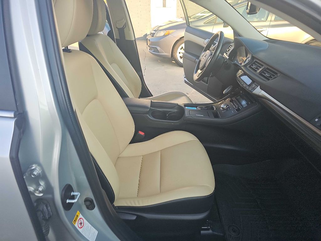 2016 Lexus CT Image 26