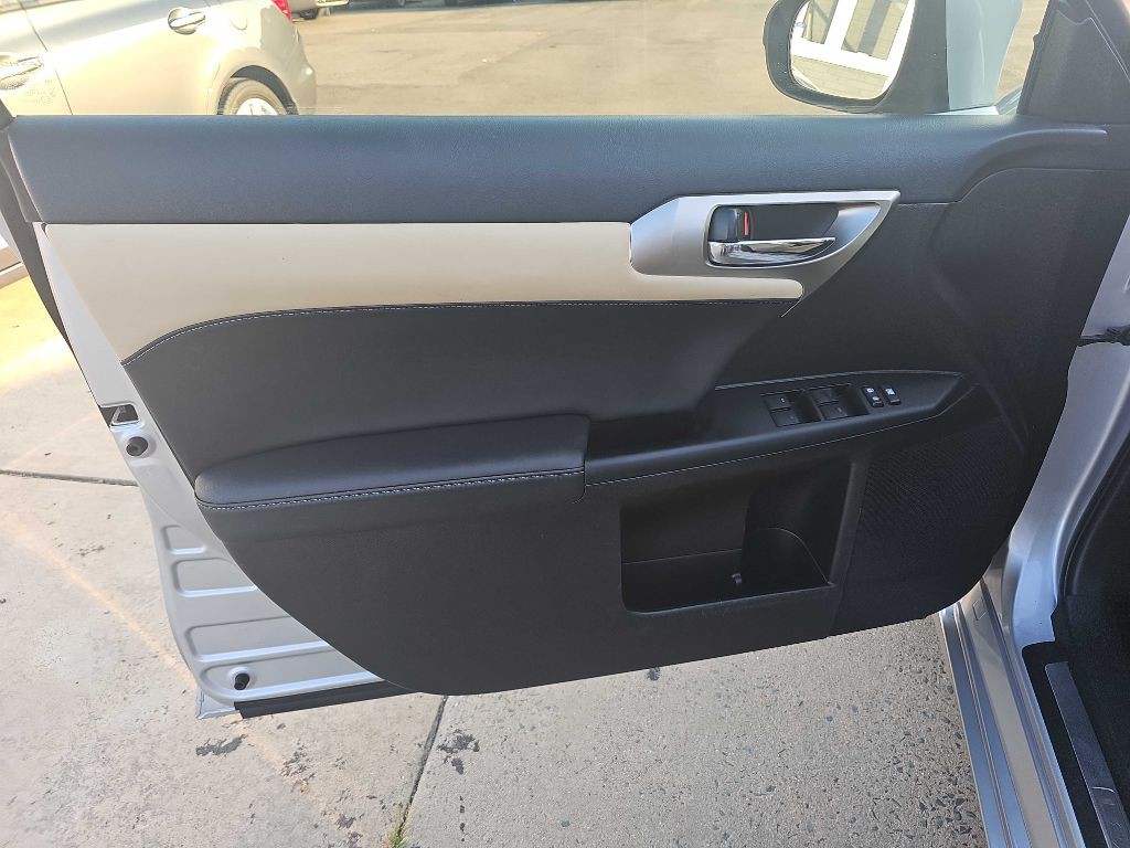 2016 Lexus CT Image 32