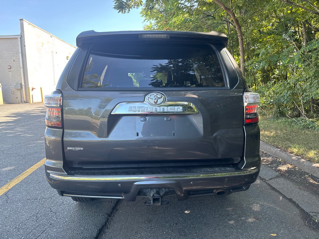 2016 Toyota 4Runner Image 8