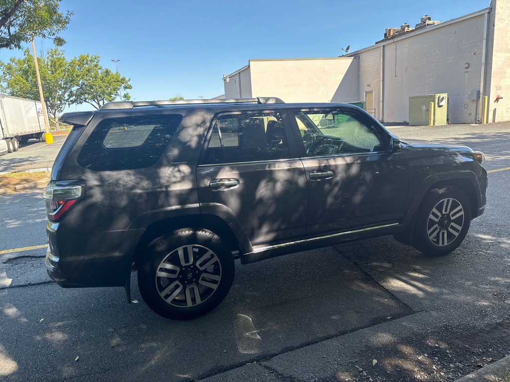 2016 Toyota 4Runner Image 9