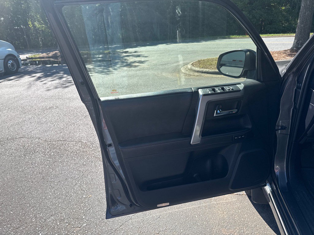 2016 Toyota 4Runner Image 11