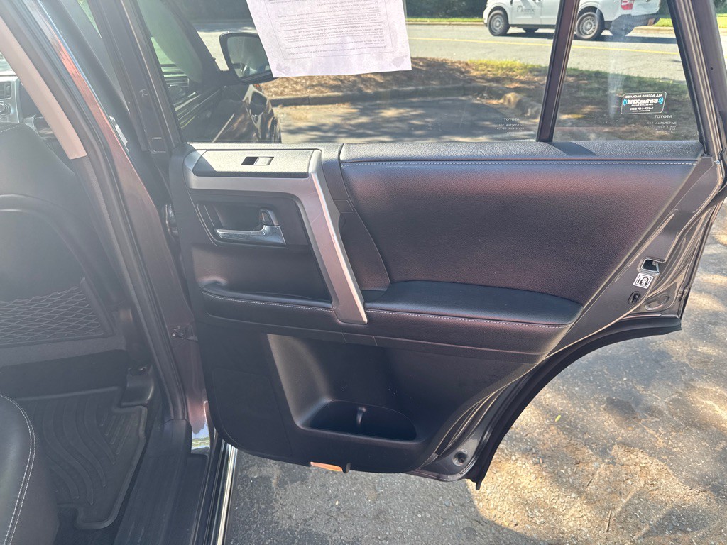 2016 Toyota 4Runner Image 13
