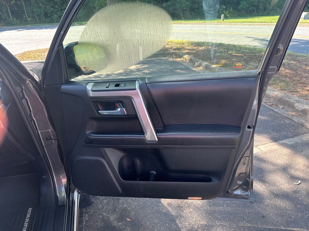 2016 Toyota 4Runner Image 14