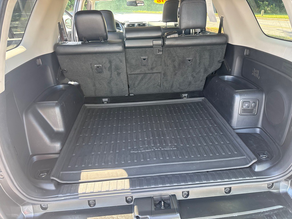 2016 Toyota 4Runner Image 16