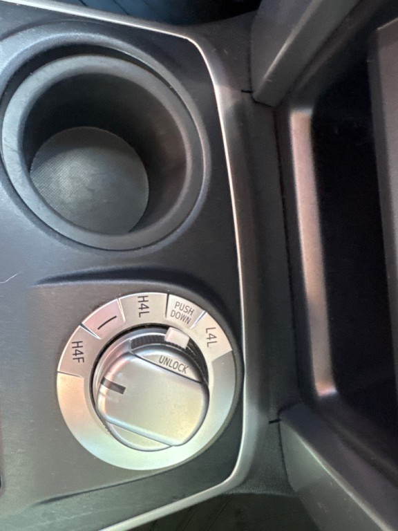 2016 Toyota 4Runner Image 25