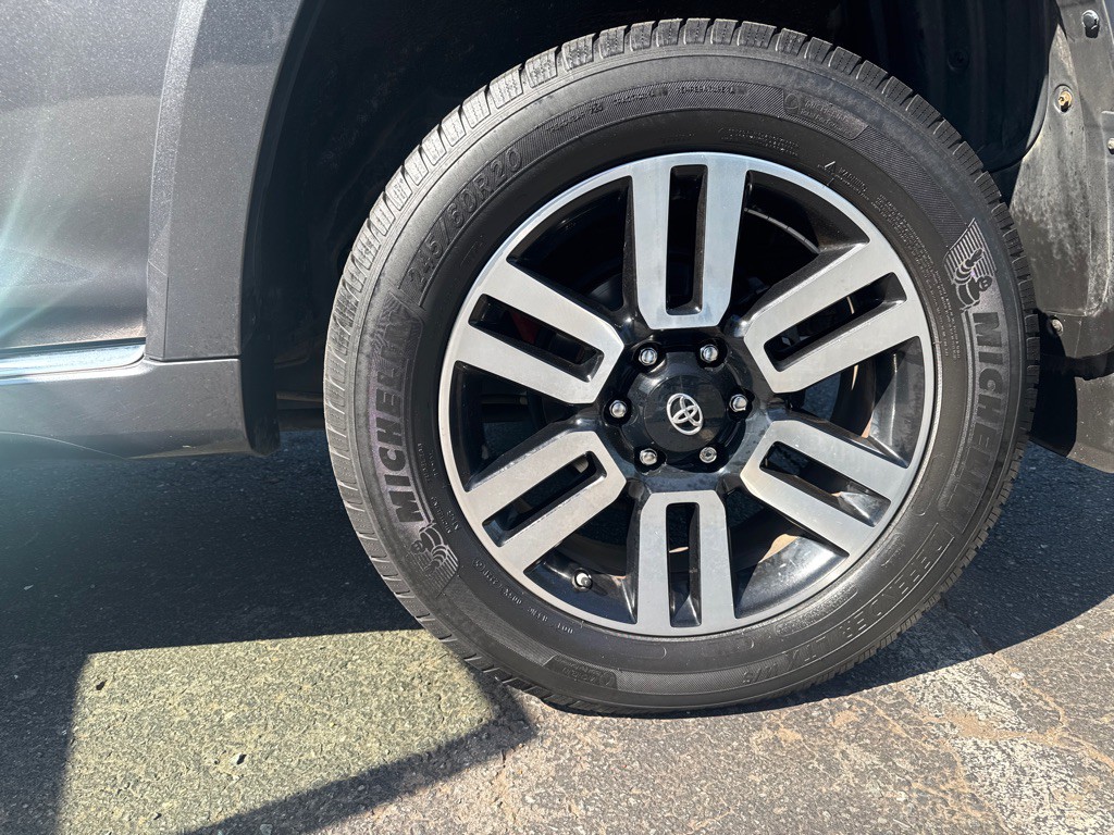 2016 Toyota 4Runner Image 28