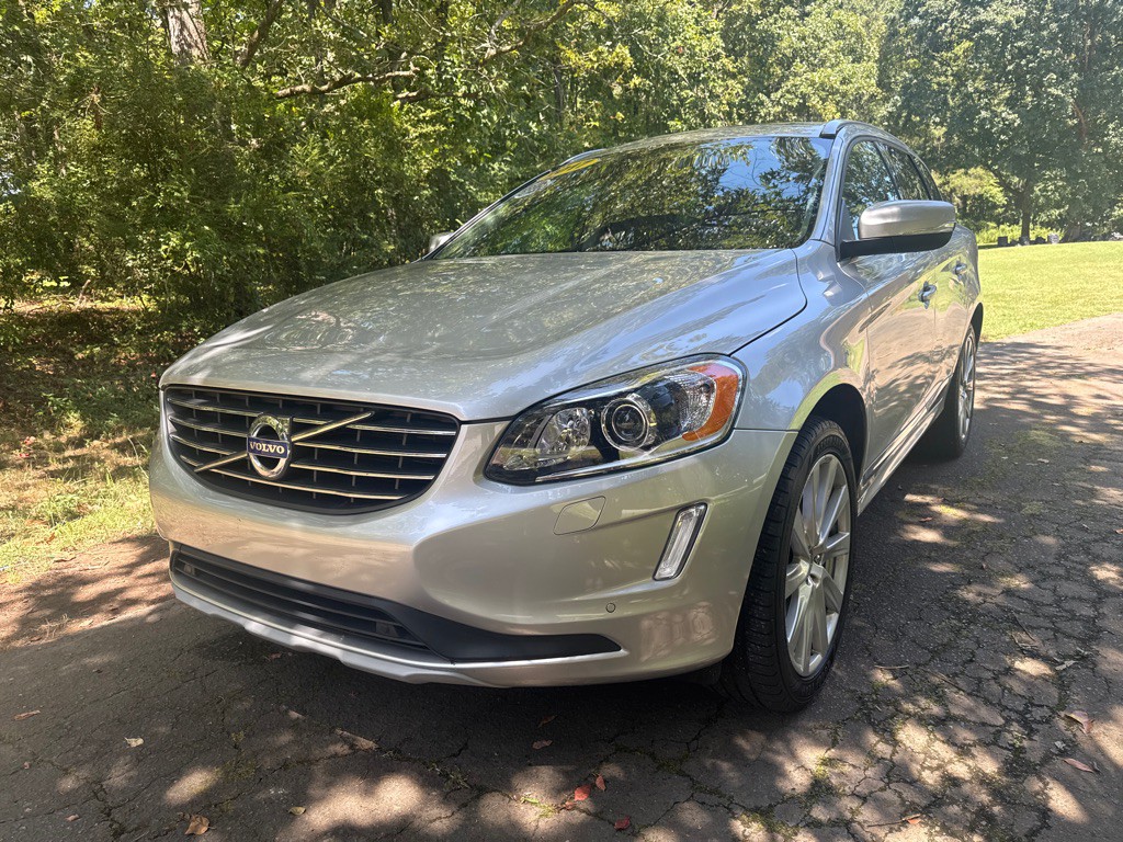 2017 Volvo XC60 Image 1