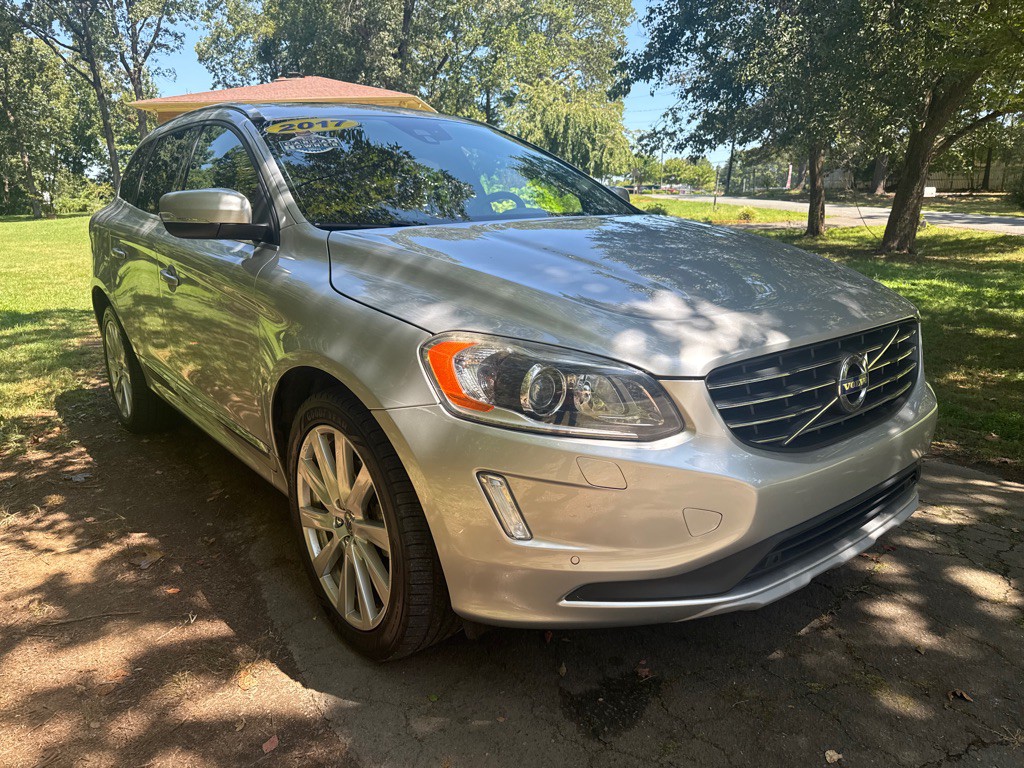 2017 Volvo XC60 Image 2