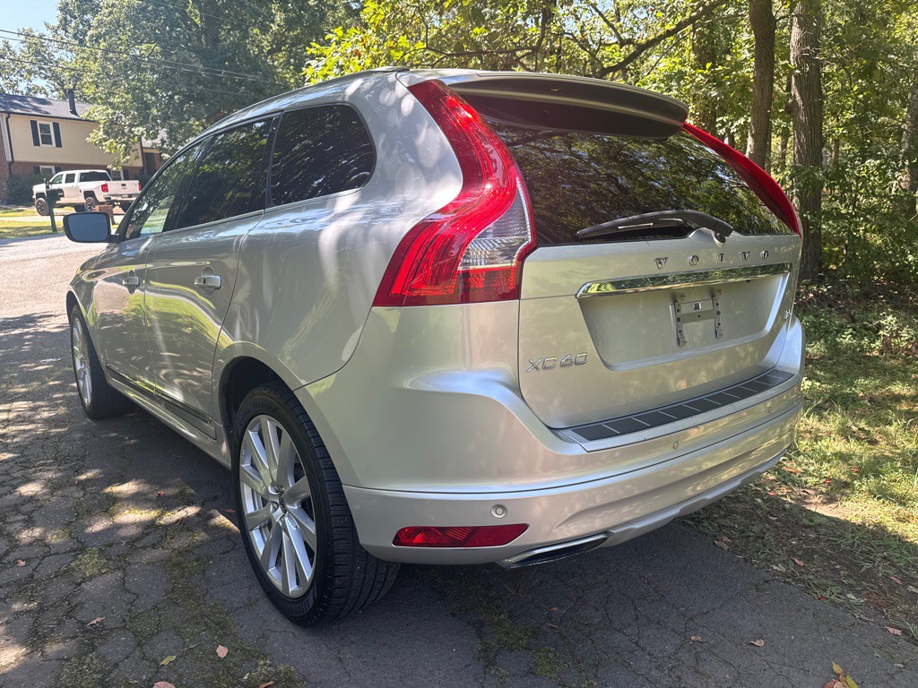 2017 Volvo XC60 Image 7