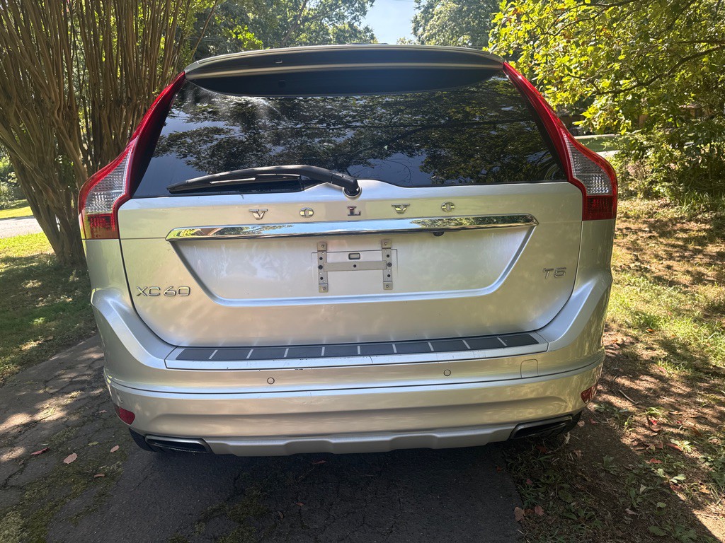 2017 Volvo XC60 Image 9