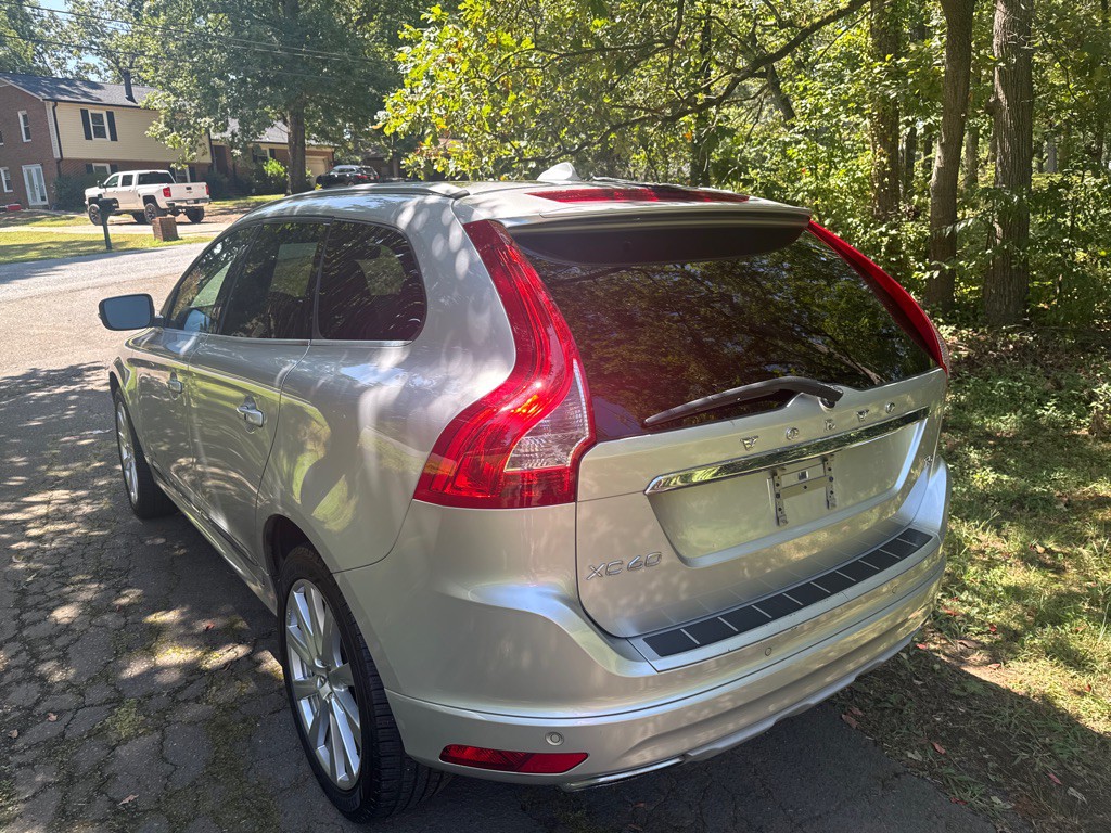 2017 Volvo XC60 Image 10