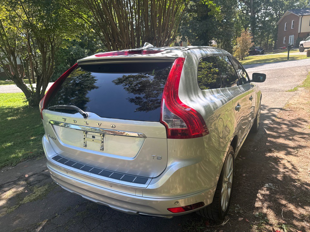 2017 Volvo XC60 Image 11