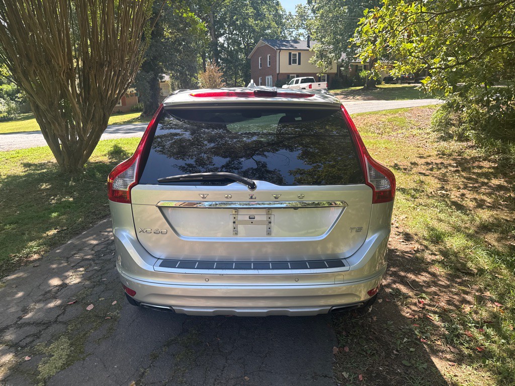 2017 Volvo XC60 Image 12