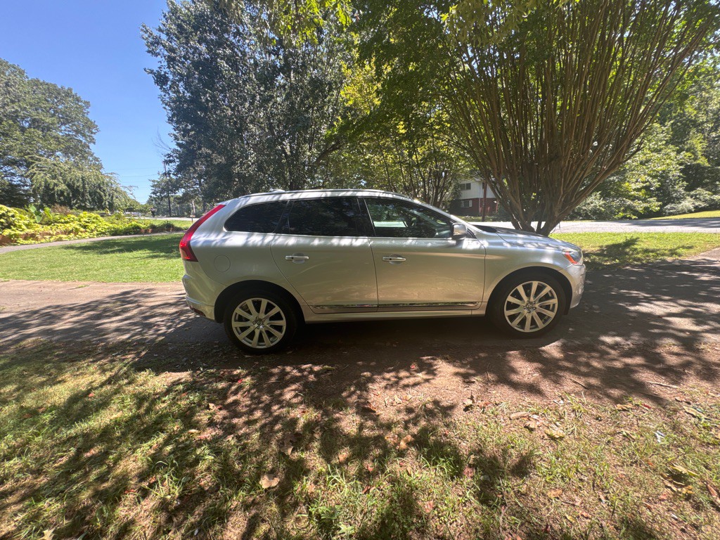 2017 Volvo XC60 Image 13