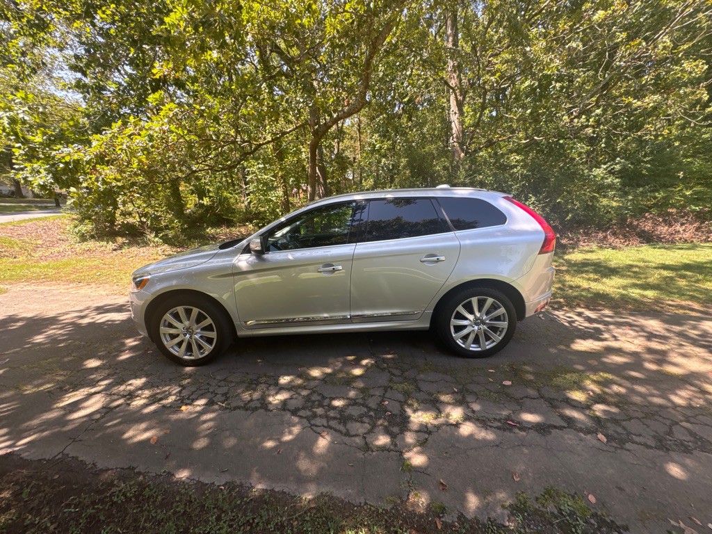 2017 Volvo XC60 Image 14
