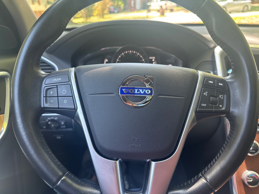 2017 Volvo XC60 Image 27