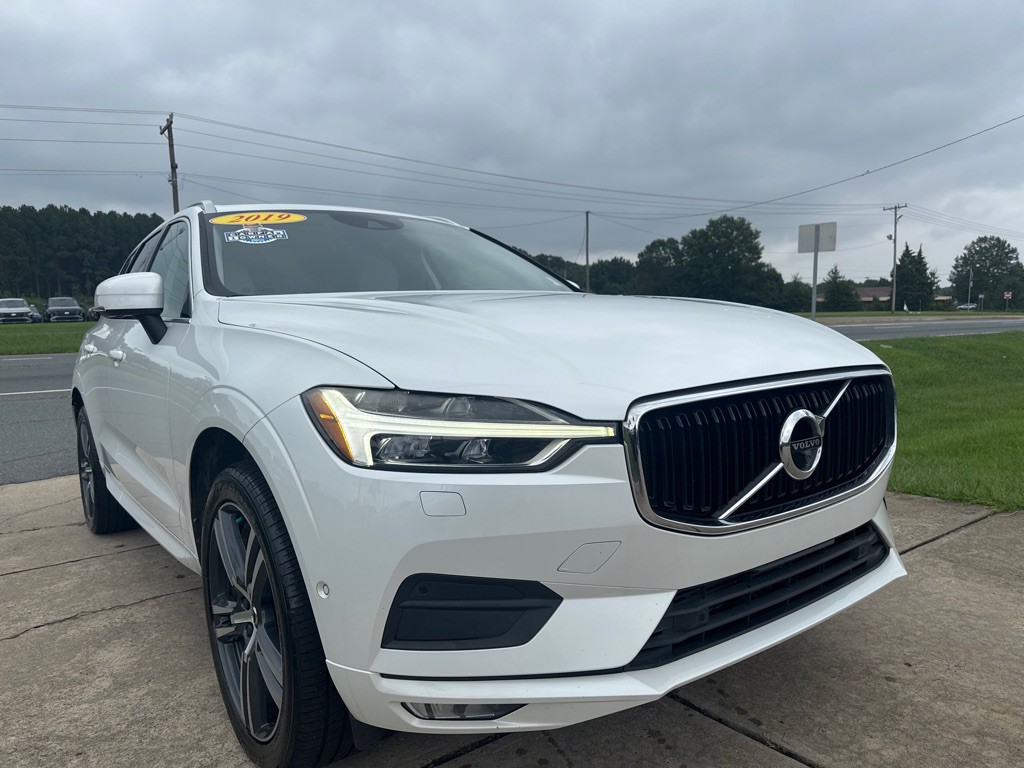 2019 Volvo XC60 Image 2
