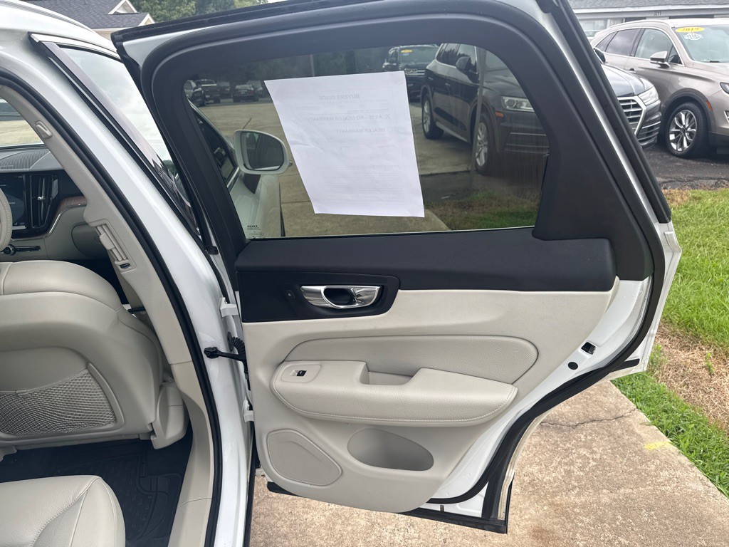 2019 Volvo XC60 Image 17