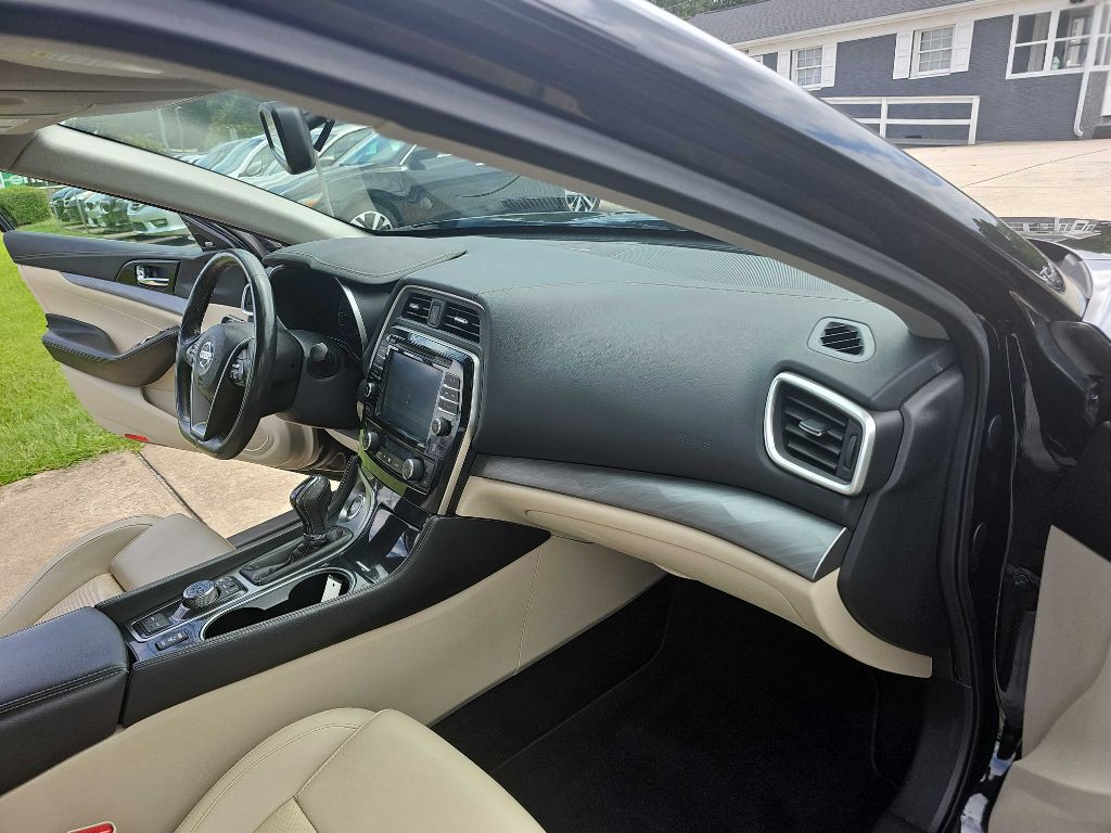 2017 Nissan Maxima Image 28