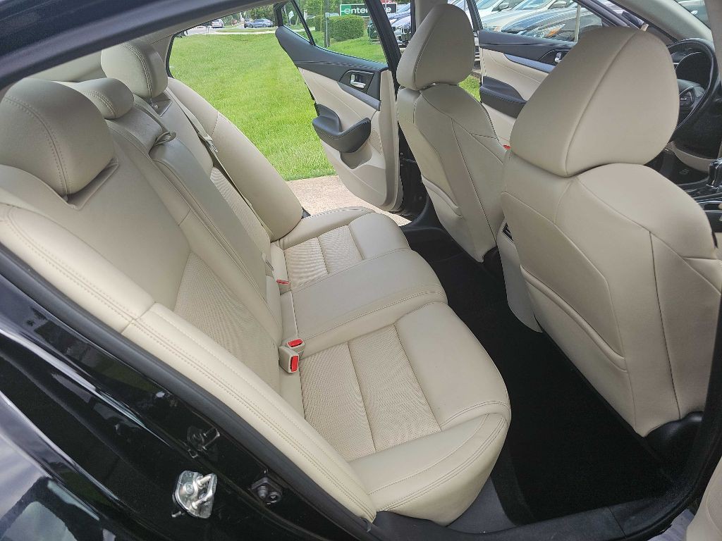 2017 Nissan Maxima Image 30