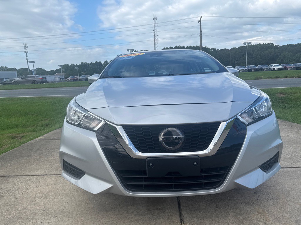 2021 Nissan Versa Image 3