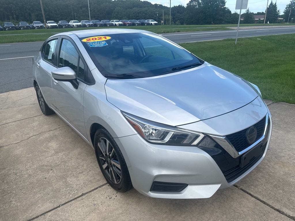 2021 Nissan Versa Image 4