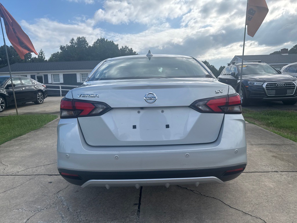 2021 Nissan Versa Image 9
