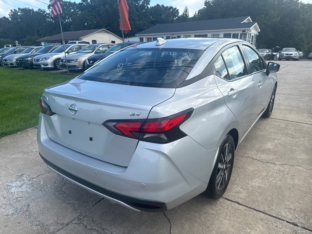 2021 Nissan Versa Image 11