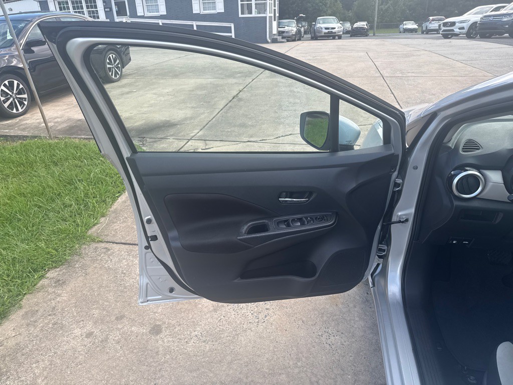 2021 Nissan Versa Image 15