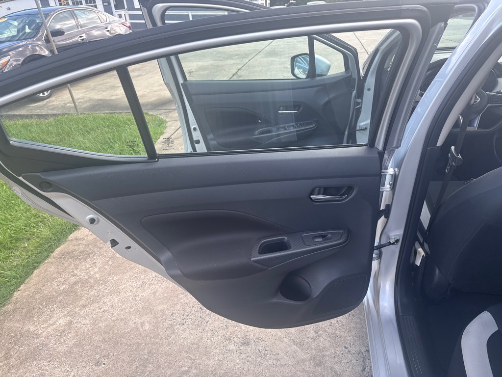 2021 Nissan Versa Image 16