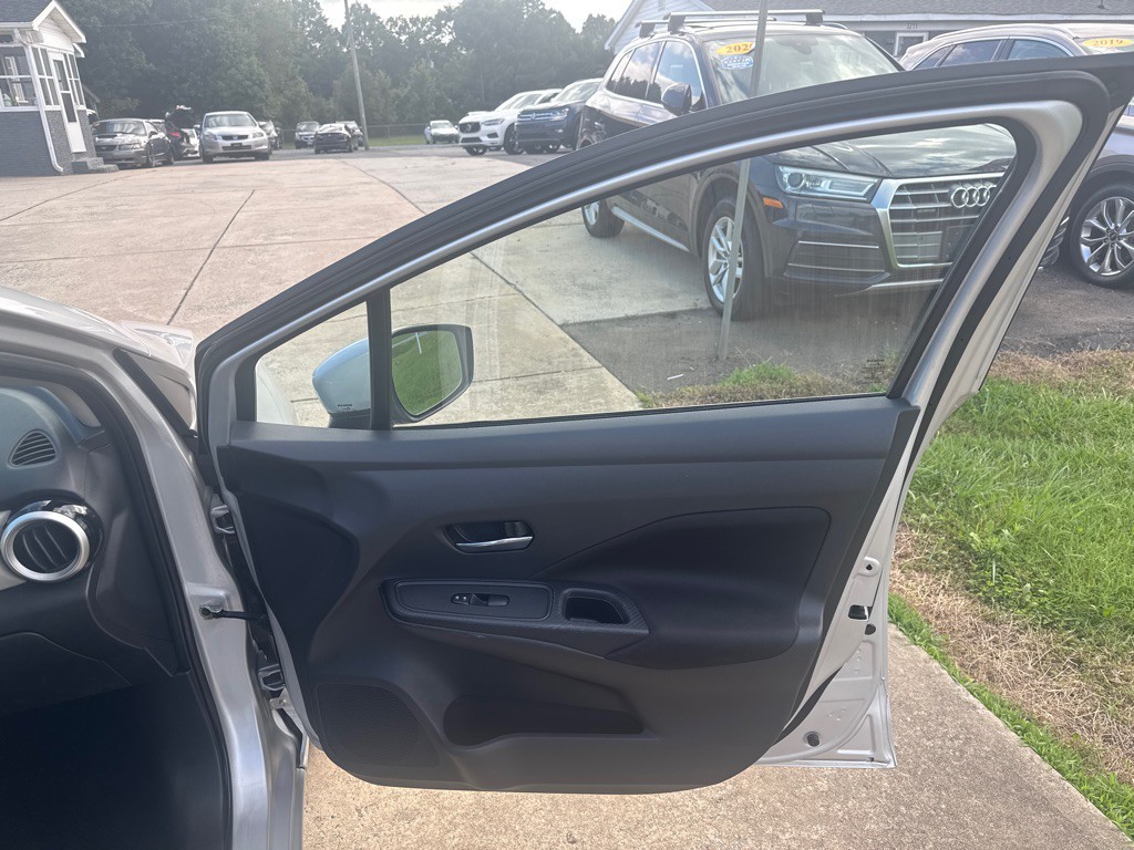 2021 Nissan Versa Image 17