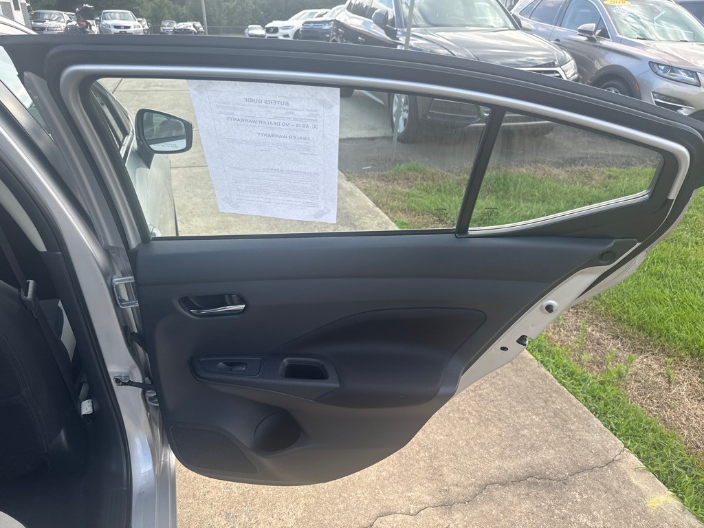 2021 Nissan Versa Image 18