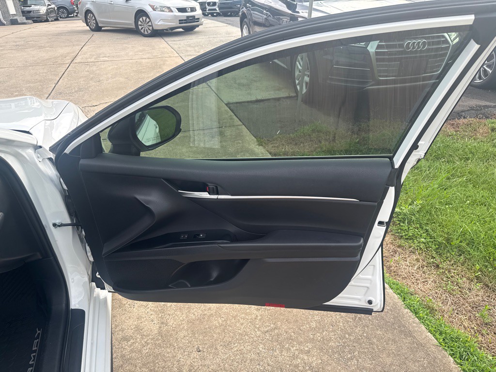 2020 Toyota Camry Image 18