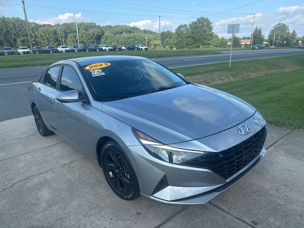 2023 Hyundai Elantra Image 2